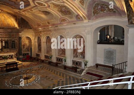 Napoli - Cripta della Basilica di Santa Maria alla Sanità Dies ist der Fall Stockfoto