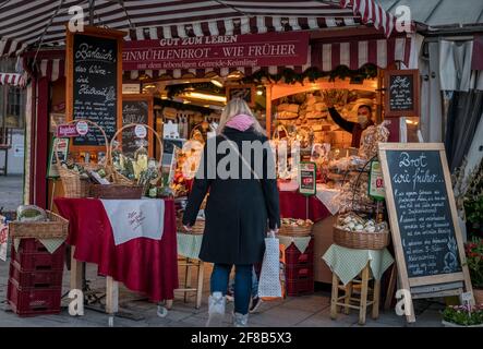 Brotstand auf dem Viktualienmarkt in München, Bayern, Deutschland, Europa Stockfoto