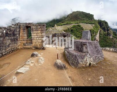 Machu Picchu, Intihuatana-Stein, Detail aus peruanischer incan-stadt, unesco-Weltkulturerbe, heiliges Tal, Region Cusco, Peru Stockfoto