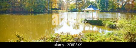 Herbst im Stirin Castle Park Stockfoto