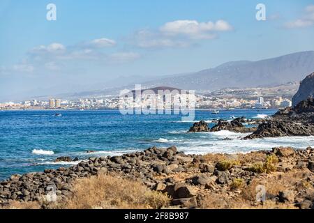 Panoramablick von der Küste auf Los Cristianos Stockfoto