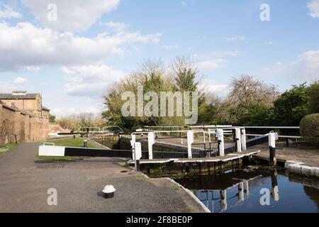 Der Grand Union Canal in der Nähe von Hanwell im Westen Londons, Großbritannien Stockfoto