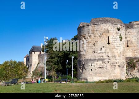 Caen, Frankreich - 06 2020. August: Festungswall rund um die Burg von Caen. Stockfoto