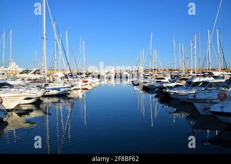 Boote in Port Vauban, Antibes, Südfrankreich, 2019. Quelle: Vuk Valcic / Alamy. Stockfoto