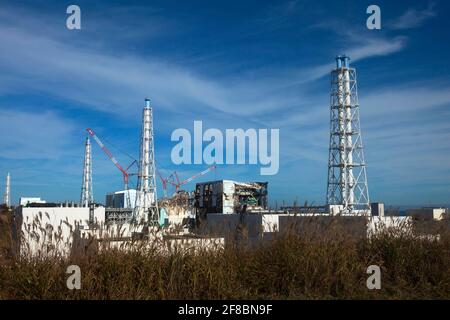 Fukushima. April 2021. Das am 12. November 2011 aufgenommene Aktenfoto zeigt das Äußere des Atomkraftwerks Fukushima Daiichi in der Präfektur Fukushima, Japan. UM MIT DEN XINHUA SCHLAGZEILEN VOM 13. April 2021 zu GEHEN Quelle: Xinhua/Alamy Live News Stockfoto