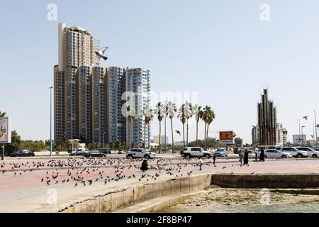 Jeddah, Saudi-Arabien, Februar 22 2020: Skyline an der Corniche, Promenade am Ufer des Roten Meeres in der Innenstadt von Jeddah, Saudi-Arabien Stockfoto