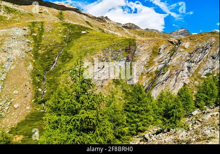 Stellisee Bach an den Pennine Alpen in der Schweiz Stockfoto