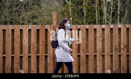 Rhondda, Wales, Großbritannien. April 2021. Leanne Wood AM von Plaid Cymru ist in der Rhondda und wird vor der Abstimmung am 6. Mai 2021 für die Senedd-Wahlen gecancelt.Quelle: Andrew Dowling/Alamy Live News Stockfoto