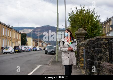 Rhondda, Wales, Großbritannien. April 2021. Leanne Wood AM von Plaid Cymru ist in der Rhondda und wird vor der Abstimmung am 6. Mai 2021 für die Senedd-Wahlen gecancelt.Quelle: Andrew Dowling/Alamy Live News Stockfoto