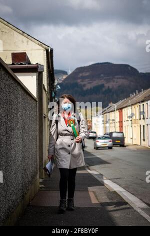 Rhondda, Wales, Großbritannien. April 2021. Leanne Wood AM von Plaid Cymru ist in der Rhondda und wird vor der Abstimmung am 6. Mai 2021 für die Senedd-Wahlen gecancelt.Quelle: Andrew Dowling/Alamy Live News Stockfoto