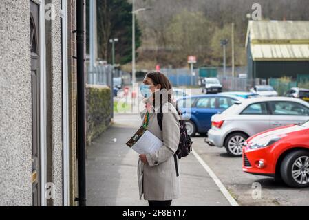 Rhondda, Wales, Großbritannien. April 2021. Leanne Wood AM von Plaid Cymru ist in der Rhondda und wird vor der Abstimmung am 6. Mai 2021 für die Senedd-Wahlen gecancelt.Quelle: Andrew Dowling/Alamy Live News Stockfoto