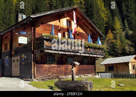 Villgraten, Österreich - 13. Oktober 2007: Berggasthof Staller Alm im Villgraten Tal, im Nationalpark hohe Tauern in den österreichischen Alpen und ein Pop Stockfoto