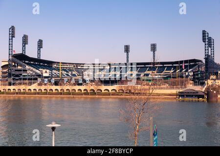 Der wunderschöne PNC Park in Pittsburgh, Pennsylvania, USA. Dies ist die Heimat des Baseballteams Pittsburgh Pirates. Dies ist entlang des Allegheny River. Stockfoto