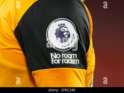 Foto vom 14-09-2020 mit einer Nahaufnahme des Logos „kein Raum für Rassismus“ auf dem Hemd von Raul Jimenez, Wolverhampton Wanderers. Ausgabedatum: Dienstag, 13. April 2021. Stockfoto