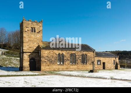 Winterliche Ansicht der Kirche von Eston St Hilda, rekonstruiert im Museum von Beamish in Co. Durham, England, Großbritannien Stockfoto