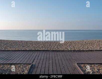 Kiesstrand an der Südküste von England, Großbritannien. Stockfoto