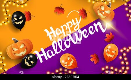 Happy Halloween, Grußkarte mit Halloween-Ballonen, Herbstblättern und Girlande. Draufsicht Stockfoto