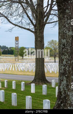 Fort Gibson National Cemetery mit Carillon Tower in Fort Gibson, Oklahoma. (USA) Stockfoto