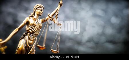 Rechtsgesetz Konzept Statue der Frau Justiz mit Skalen von Gerechtigkeit Stockfoto