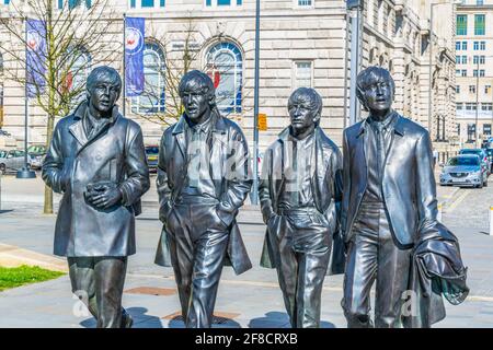 Statue der Beatles vor dem Royal Liver Gebäude in Liverpool, England Stockfoto