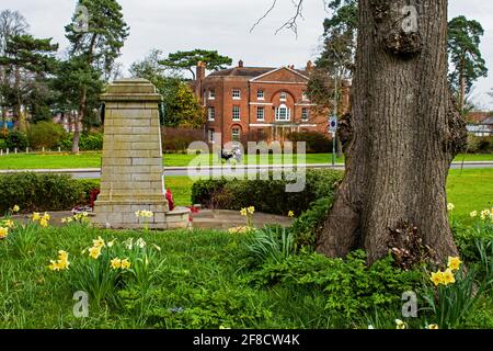 Sidcup Manor House & The War Memorial. Stockfoto