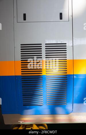 Kasachstan, nur-Sultan Lokomotivfabrik. Herstellung von Tulpar-Talgo-Hochgeschwindigkeitszugwagen. Neues Auto in der Werkstatt, keine Leute. Nahaufnahme Stockfoto