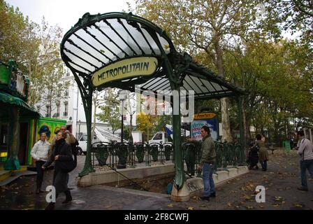 Eingang zum U-Bahnhof Les Abbesses, Montmartre, Paris, Frankreich Stockfoto