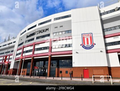 Stoke on Trent, Großbritannien. April 2021. Ein allgemeiner Blick außerhalb des Stadions vor dem Freundschaftsspiel von Womens International zwischen England und Kanada im bet365-Stadion in Stoke-on-Trent, Großbritannien Credit: SPP Sport Press Photo. /Alamy Live News Stockfoto