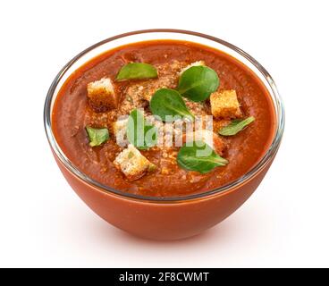 Schüssel Tomatensuppe isoliert auf weißem Hintergrund Stockfoto