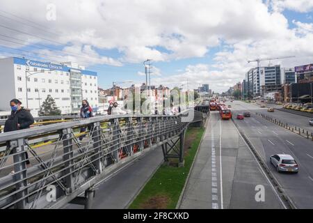 Die Straßen von Bogota sind aufgrund der erlassenen Quarantäne leer Zwischen dem 11. Und 13. April aufgrund des Anstiegs der Infektionen in COVID 19 Fällen Stockfoto