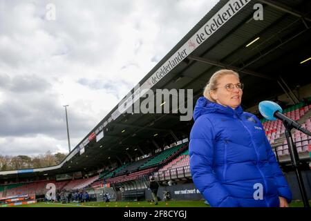 NIJMEGEN, NIEDERLANDE - APRIL 13: Trainer Sarina Wiegman aus den Niederlanden während der Womens International Freundschaftzwischen den Niederlanden und Australien Stockfoto