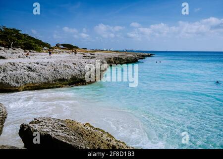 Boca Catalina Beach Aruba, Rcks and Cifs und Blue Ocean Aruba Stockfoto