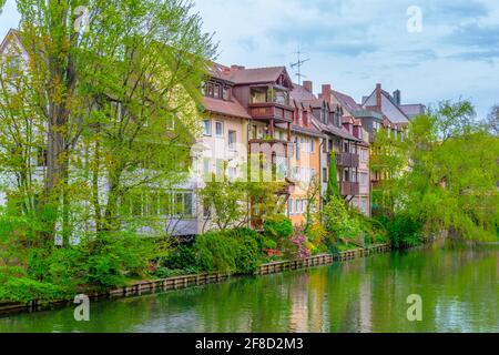 Historische Häuser am Ufer der Pegnitz in Zentral-Nürnberg, Deutschland. Stockfoto