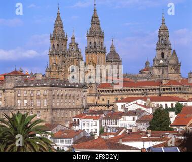 Blick auf die Kathedrale von Santiago de Compestela und die Stadt, Santiago de Compestela, Galicien, Spanien Stockfoto