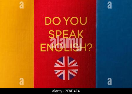 Welttag Der Englischen Sprache. Die Buchumschläge sind eng beieinander. Der Text auf dem Buch, Sie sprechen Englisch. Stockfoto