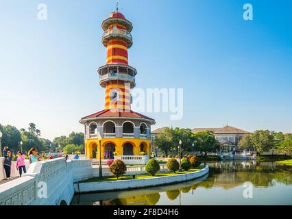 PROVINZ AYUTTHAYA, THAILAND - 19. DEZEMBER 2018 - Tower Withun Thasana oder der Salbei Lookout im Bang Pa-in Royal Palace oder der Sommerpalast auf Decembe Stockfoto