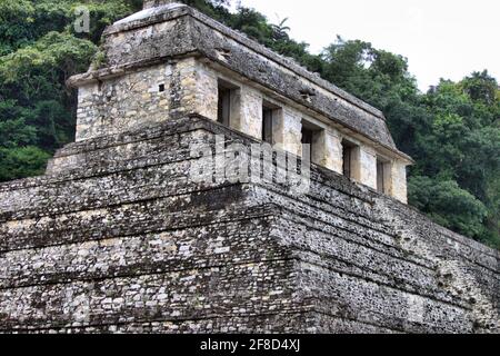 Nahaufnahme des Tempels der Inschriften der Maya Stadt Palenque in Mexiko Stockfoto