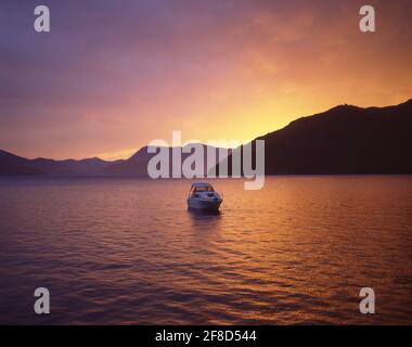 Queen Charlotte Sound bei Sonnenuntergang, Marlborough Sounds, Marlborough Region, South Island, Neuseeland Stockfoto