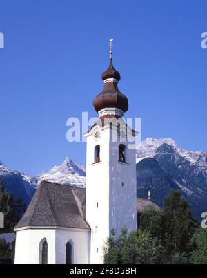 Maria vom Rosenkranz Kirche und Berge, Lofer, Salzburger Land, Republik Österreich Stockfoto