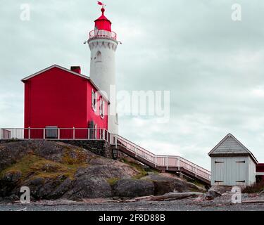 Victoria, BC, Kanada - 3. April 2021: Fort Rodd Hill und Fisgard Lighthouse National Historic Site Stockfoto