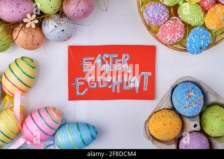 Ostereier-Konzept. Zusammensetzung der ostereier flach legen. Stockfoto
