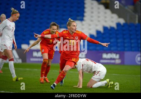 Wales moderiert Dänemark in einem UEFA-Fußballfreund im Cardiff City Stadium: Abgebildet ist Jess Fishlock von Wales, der ein Tor feiert.Denmark's Credit: Andrew Dowling/Alamy Live News Stockfoto