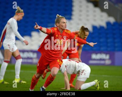 Wales moderiert Dänemark in einem UEFA-Fußballfreund im Cardiff City Stadium: Abgebildet ist Jess Fishlock von Wales, der ein Tor feiert.Denmark's Credit: Andrew Dowling/Alamy Live News Stockfoto