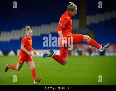 Wales moderiert Dänemark in einem UEFA-Fußballfreund im Cardiff City Stadium: Abgebildet ist Jess Fishlock von Wales, der ein Tor feiert.Denmark's Credit: Andrew Dowling/Alamy Live News Stockfoto