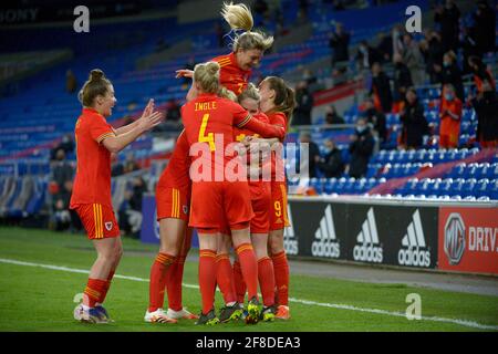 Wales moderiert Dänemark in einem UEFA-Fußballfreund im Cardiff City Stadium: Abgebildet ist Jess Fishlock von Wales, der ein Tor feiert.Denmark's Credit: Andrew Dowling/Alamy Live News Stockfoto