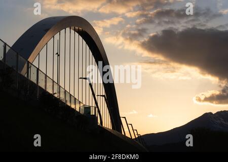 Das Viadukt Viadotto Marchetti auf der Autobahn von Ivrea in der Canavese Region von Piemonte, in der Nähe von Turin im Piemont Italien Stockfoto