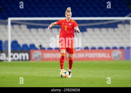 Cardiff, Wales, Großbritannien. April 2021. Rhiannon Roberts aus Wales während des Freundschaftsspiels zwischen Wales Women und Denmark Women im Cardiff City Stadium. Kredit: Mark Hawkins/Alamy Live Nachrichten Stockfoto