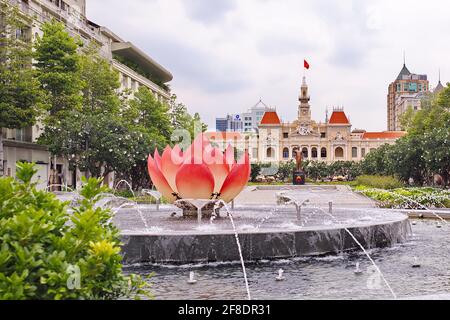 Ein wolkiger Tag in Saigon, Landschaft am Brunnen in der Wanderstraße Nguyen Hue Stockfoto