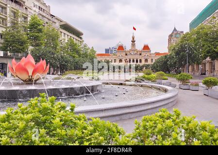 Ein wolkiger Tag in Saigon, Landschaft am Brunnen in der Wanderstraße Nguyen Hue Stockfoto