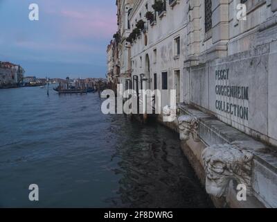 Fassade der Kunstsammlung des Peggy Guggenheim Museums In Venedig Stockfoto